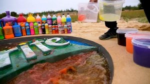 Как сделать радужный логотип Sprite с помощью цемента, воздушных шаров Fanta, Big Mtn Dew, Coca Cola
