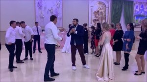 Свидетель убил танцпол на свадьбе! Порвал ведущего!