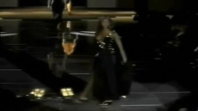 NAOMI CAMPBELL CATWALK VERSACE SPRING SUMMER (MILÁN) 1991-1999. смотреть онлайн