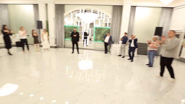 Ржачный танец гостя РАЗОРВАЛ ТАНЦПОЛ! Тамадища в ауте!