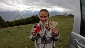 В Грузию на машине. Попали в ДТП. Остались без жилья - ЖИВЕМ ВОЗЛЕ ХРАМА С ДЕТЬМИ. ДР Настеньки.