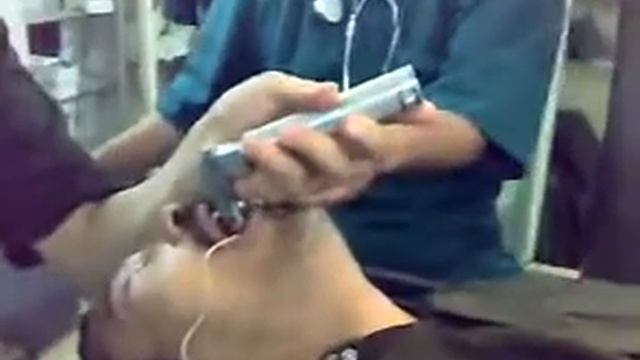 Вытаскивают клеща!!! смотреть онлайн