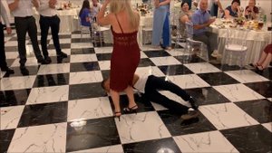 Гостья убила в танце паренька! Танец страсти! Огонь!