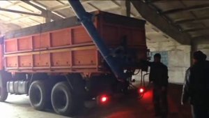 Загрузчик семян на КАМАЗ бокосвал