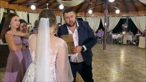 Друг на свадьбе всех удивил стриптизом невеста и жених  и тамада в шоке! 战斗 Battle красивая песня.