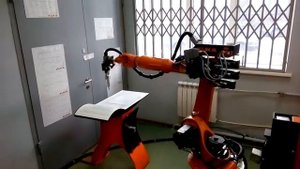 Упражнение со сплайн линией Робот KUKA