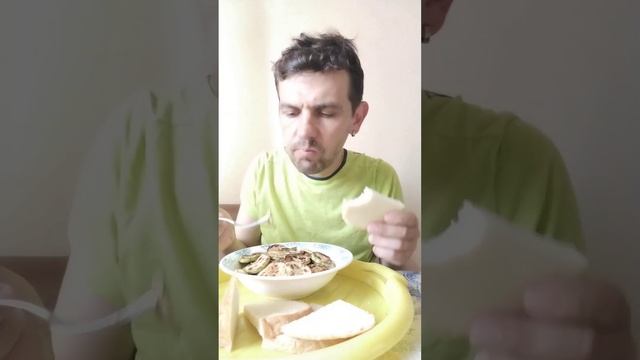 ОБЖОР ЖАРЕНЫЕ КАБАЧКИ ЦУКИНИ С ЧЕСНОКОМ И МАЙОНЕЗОМ #shorts