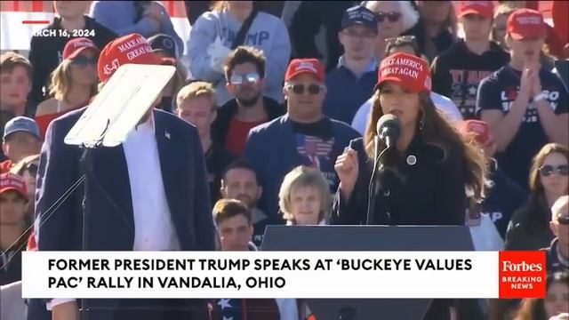 Kristi Noem Speaks At Ohio Trump Rally, Then Trump Says, 'You're Not Allowed To Say She's Beautiful смотреть онлайн