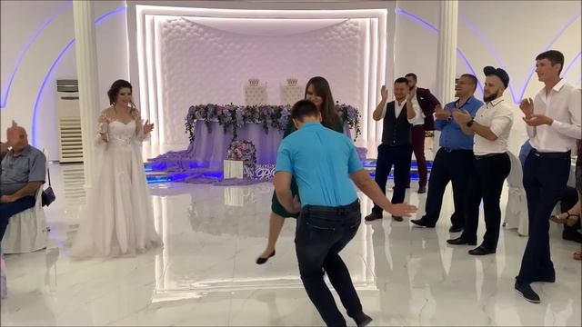 Свидетель убил гостей своим танцем репера! Родители в шоке!