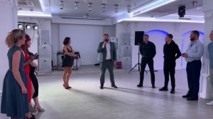 Мощная девчуля ПРОЛОМИЛА ТАНЦПОЛ в хламище !!!