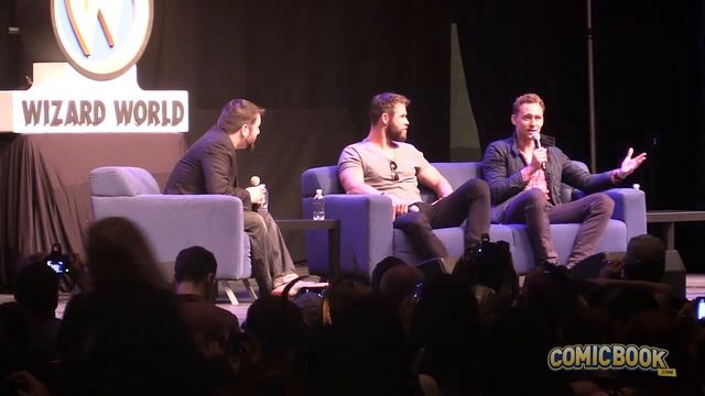 Tom Hiddleston Addresses James Bond Rumors смотреть онлайн