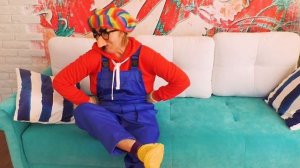 Тёма открывает Автомойку и моет грязные Машинки Видео про тактор и машинки