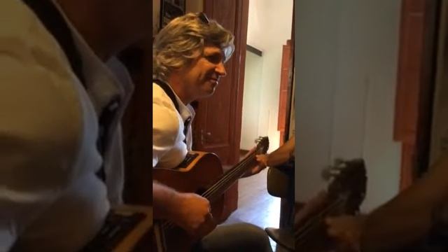 Solo se trata de vivir (guitarra solista) Gustavo Ripa смотреть онлайн