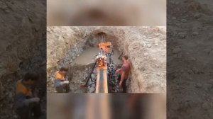 Горизонтальное бурение под дорогой буровым лафетом. Сложный грунт.