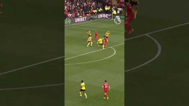 Mo Salah Leaves the Defenders Helpless!