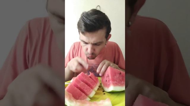 МУКБАНГ НА СЛАДКИЙ АРБУЗ #shorts
