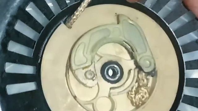 cara perbaiki starter ET950/how to install the spring for a mini 2 stroke generator..?? смотреть онлайн