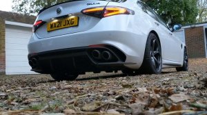 Alfa Romeo Giulia Quadrifoglio with Akrapovic exhaust sound test! What does the V6 sound like?