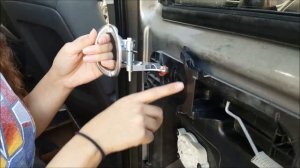 How to replace the passenger door handle for a 2007 Dodge Nitro