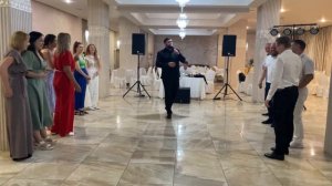 Танцевальный батл на свадьбе разорвал тамаду