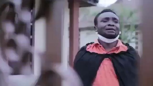 A man who came back from London and is not allowed to come in the house because of corona 😂 смотреть онлайн