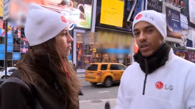 LG Interactive Billboard in Times Square смотреть онлайн