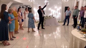 Танец подружек невесты на свадьбе. ПОДРУЖКИ НЕВЕСТЫ КРУТО ЗАЖИГАЮТ