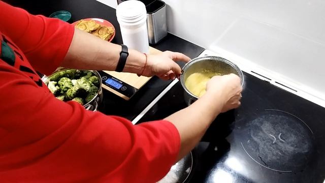 Готовим вместе завтрак, кушаем и стройнеем
