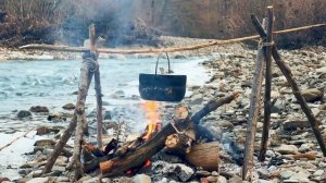 Звуки реки возле костра. Расслабляющая музыка воды и огня.