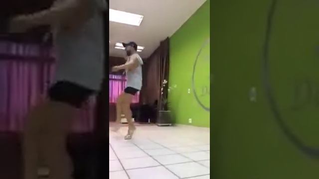 Прикол. Классно танцует.,😄😹😹😹😸 смотреть онлайн