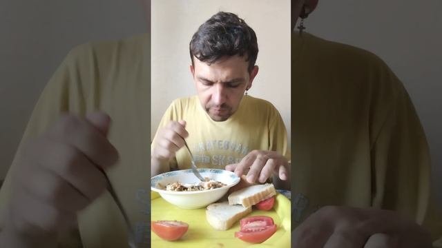 МУКБАНГ ЯИЧНИЦА С ЖАРЕНЫМ ЛУКОМ #shorts