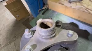 Как убрать вибрацию на БМВ F13 эпоксидкой и болтами со строительного рынка? Никак!