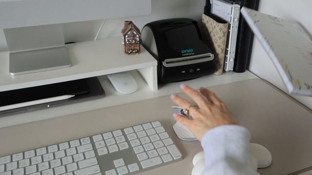 Work From Home Desk Setup 2024 🖥️🎧 | iMac M3 unboxing, organisation hacks & the CUTEST decor ☁️✨