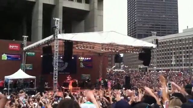 Mac Miller wants you to JUMP, JUMP, JUMP смотреть онлайн