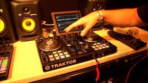 NATIVE INSTRUMENTS TRAKTOR KONTROL S2 MK2 / S4 MK2 review at The BPM Show 2013
