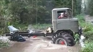ГАЗ 66 развлекается по бездорожью