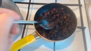 Настойка яблоко,изюм.