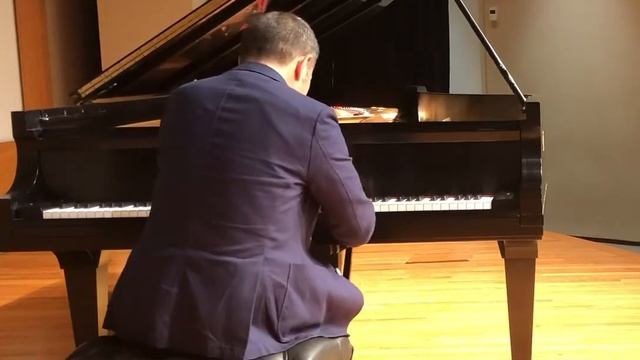 Pianist Adam Kent plays Padre Antonio Soler's Sonata in D Major, R. 84. смотреть онлайн