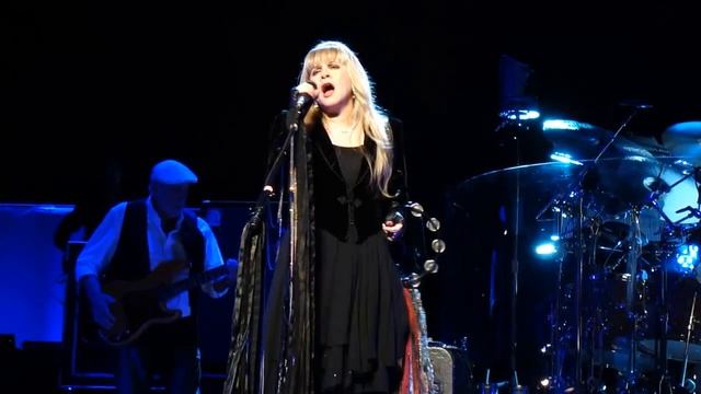 2 The Chain FLEETWOOD MAC Live Pittsburgh Pa. 4-26-2013 CLUBDOC UP FRONT Consol Energy Center смотреть онлайн