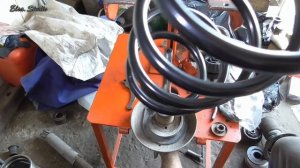 Замена пружины и верхней опоры передней стойки Opel Omega B