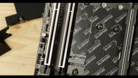 Gigabyte Z790 AORUS MASTER X : flawed design?