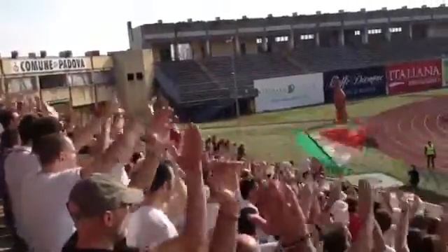 "Oh dai Padova.. non mollare., vincerai!" Tribuna Fattori Ultras Padova смотреть онлайн
