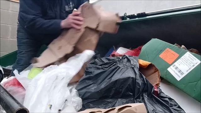 DUMPSTER DIVING FOR LIVING and THRIVING ~  Meat, Pasta, Pork, Fruit, Veg, and More!