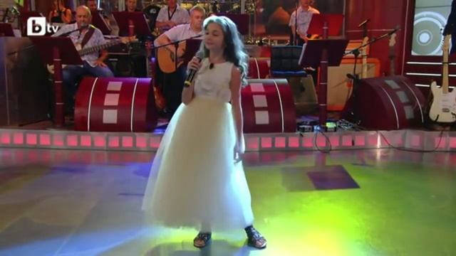 Шоуто на Слави: Крисия Тодорова - Брала мома ружа цвете (16.09. 2016) смотреть онлайн