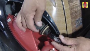 Chrysler PT Cruiser (2001 - 2010) - Replace the rear light bulbs