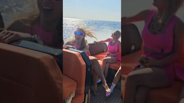 Девочки зажигают на катере Nobilis #boating #катер #яхта #music