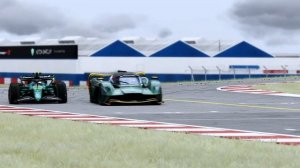 Aston Martin F1 2023 vs Aston Martin Valkyrie AMR Por vs Aston Martin Valkyrie 2022 - Silverstone
