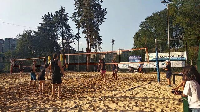 Chiara Appendino partecipa al torneo di beach volley degli European Master Games смотреть онлайн