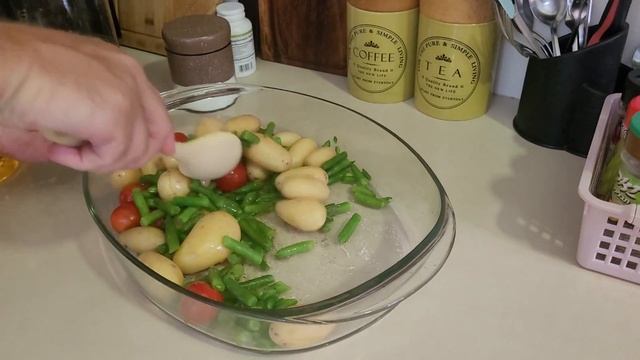 Червона риба в духовці запечена з овочами