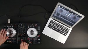 Pioneer DJ DDJ-SB2 DJ Controller with djay by Algoriddim - Scratch Session
